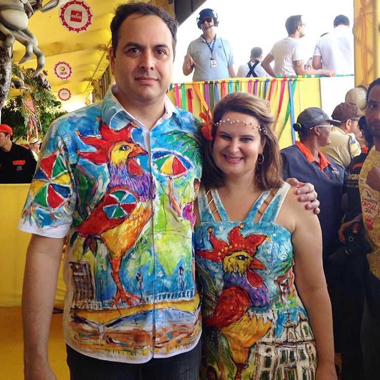 Quem circula pelo Camarote Oficial do Galo da Madrugada é o governador @paulocamara40 e a primeira-dama Ana Luíza. Olha só o registro exclusivo para o blog. #BlogThiagoLagos #ThiagoLagos #GaloDaMadrugada #CamaroteOficial #Carnaval2016