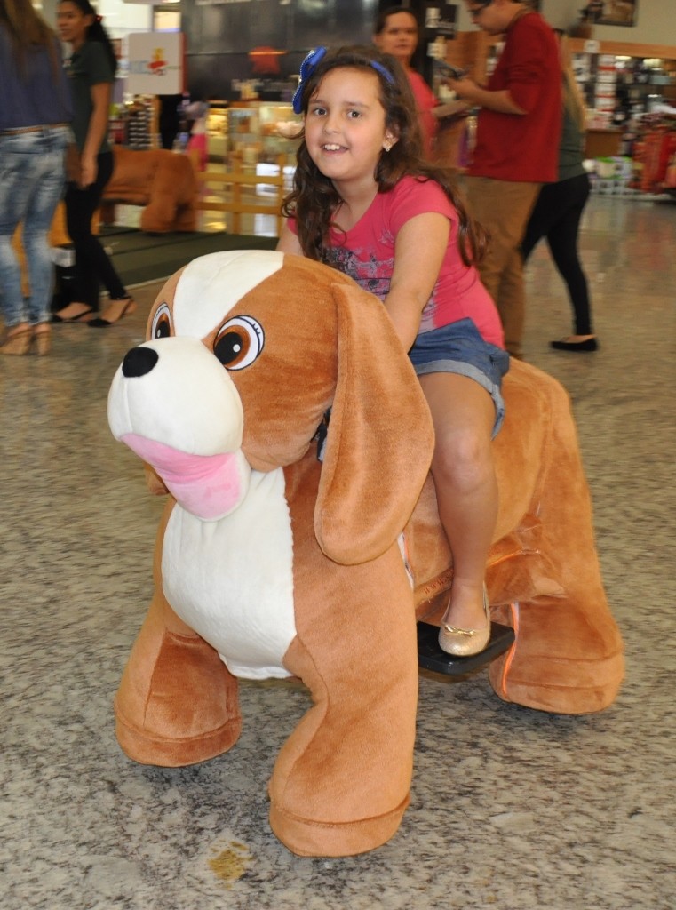 Maria Laura de oito anos adorou (Crédito: Cristiano Britto)