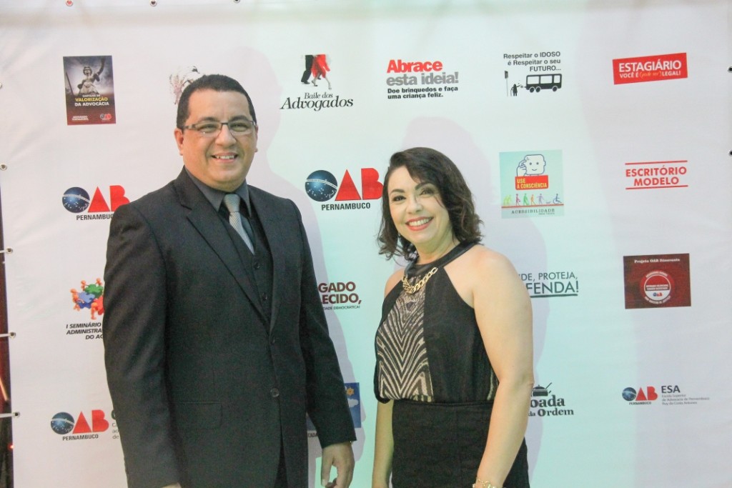 Cicerones: Presidente da OAB/Caruaru, Almério Abílio e Vice-presidente, Teresa Tabosa (Crédito: Camilla Gomes)