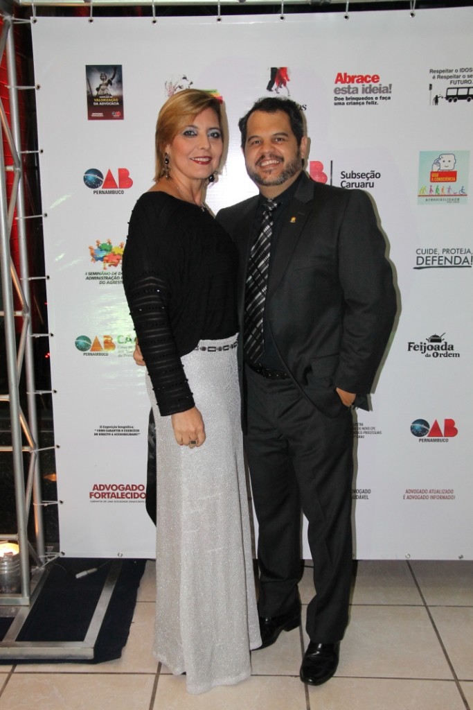 Os advogados Rossane Interaminense e Pedro Raimundo, secretário geral da diretoria da OAB/Caruaru (Crédito: Camilla Gomes)