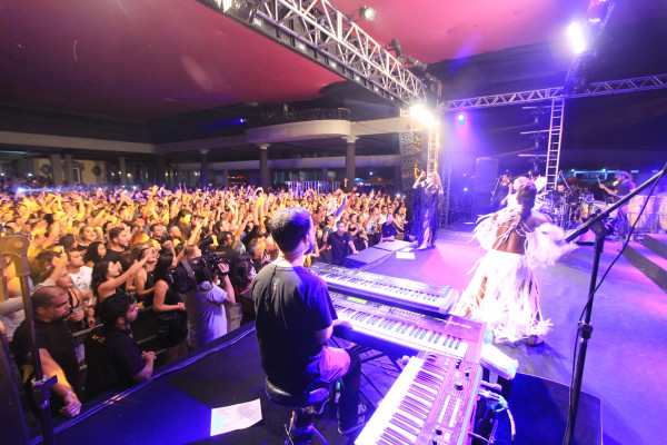 Olha só como o Baile da Rainha Má ficou: l-o-t-a-d-o (C'redito: Luiz Fabiano)