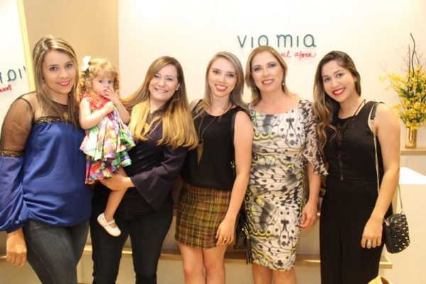 Raquel, Anne com a pequena Júlia, Adriane, Yara e Barbara (Crédito: Juelayne Gondim)