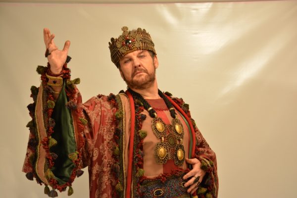 Calloni com o figurino (Crédito: Felipe Souto Maior)