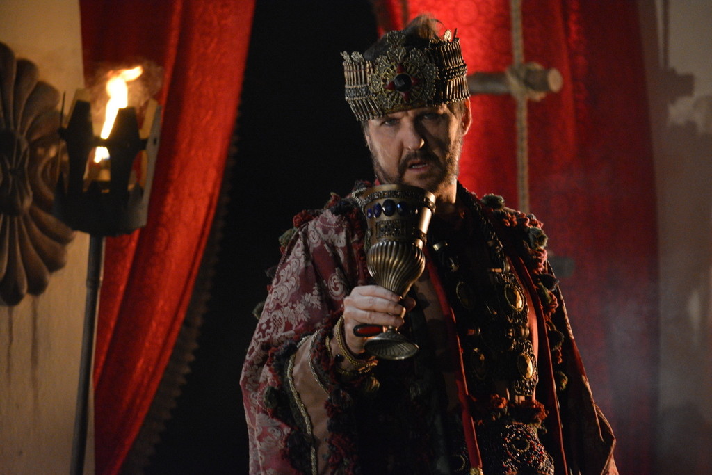 No cenário do teatro (Crédito: Felipe Souto Maior)