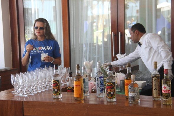 Todos os tipos de drinks foram oferecidos aos convidados (Crédito: Flávio Cansanção)