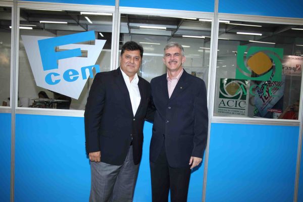 O presidente da Fcem, Hélvio Pompeu e o presidente da Acic, Osíris Caldas (Crédito: Divulgação)