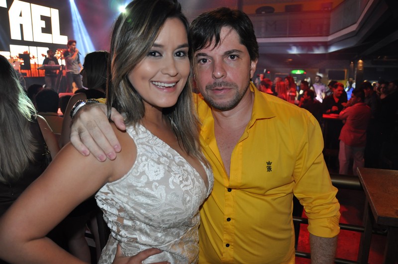 A jornalista Elaine Rafaella e o marido Ricardo de Carvalho (Crédito: Bruno Brandão)