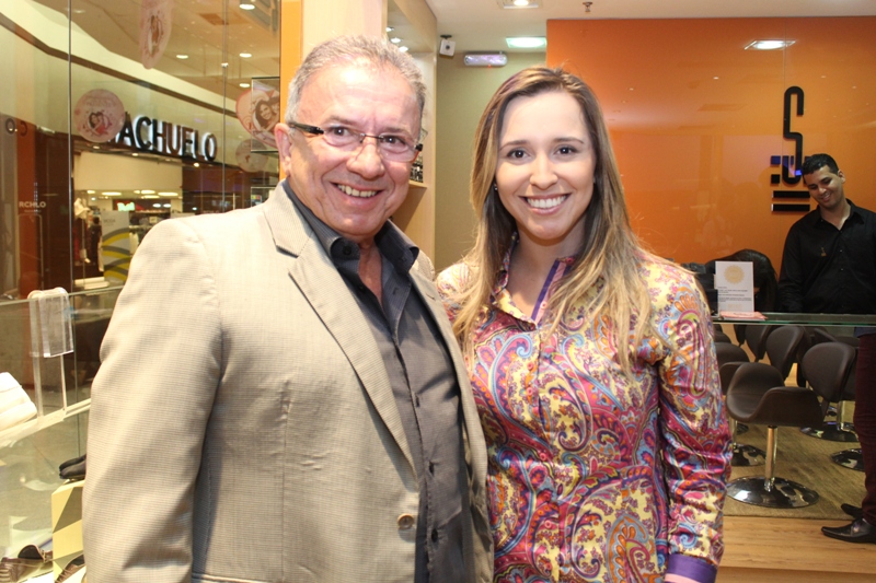 Do Shopping Difusora, o superintendente Paulo Oliveira e a gerente de marketing Hellen Lima (Crédito: Juelayne Gondim)