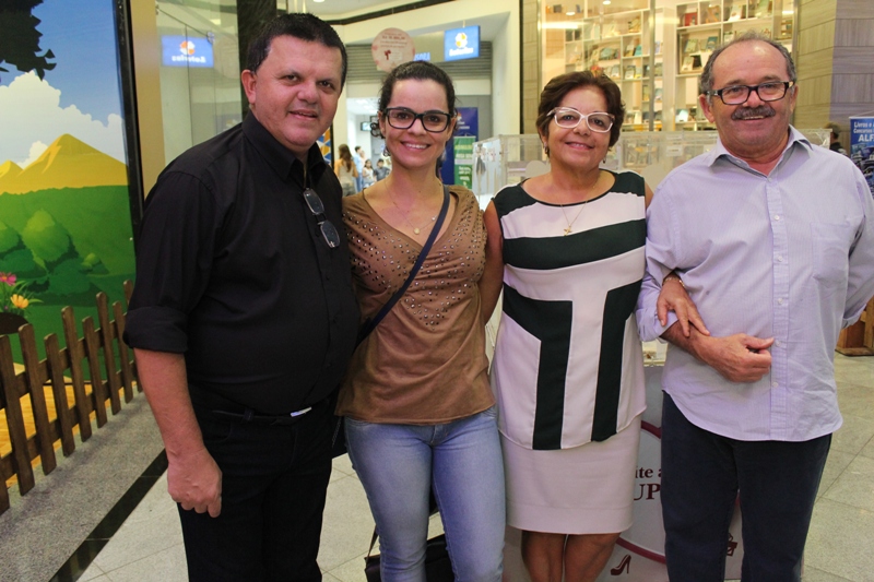 Arão Pereira, Karina Barbosa, Olívia e Bernardo Barbosa (Crédito: Juelayne Gondim)