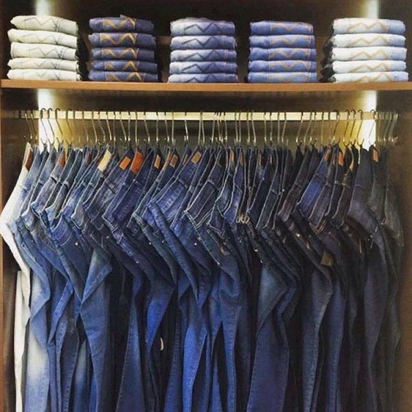 Jeans é o forte da marca (Crédito: Divulgação)