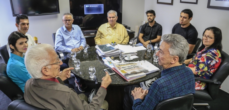 Registro de alguns condutores da tocha com o prefeito de Caruaru (Crédito: Divulgação)