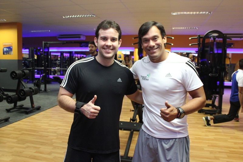 Felipe Santiago e o personal Thiago Pereira (Crédito: Juelayne Gondim)