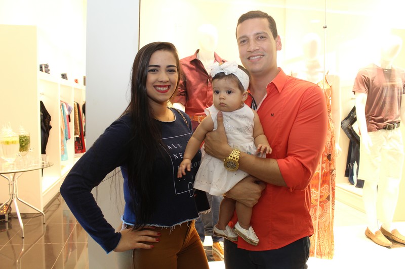 Jennyfer Salazar, Thyago Gomes e a pequena Maria Eduarda (Crédito: Juelayne Gondim)