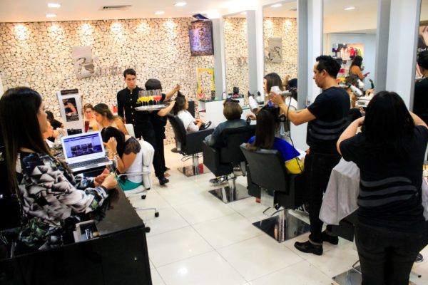 Evento acontece no Karluxe Cabeleireiros (Crédito: Divulgação)