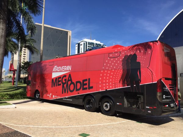 O ônibus do Mega Model (Crédito: Divulgação)