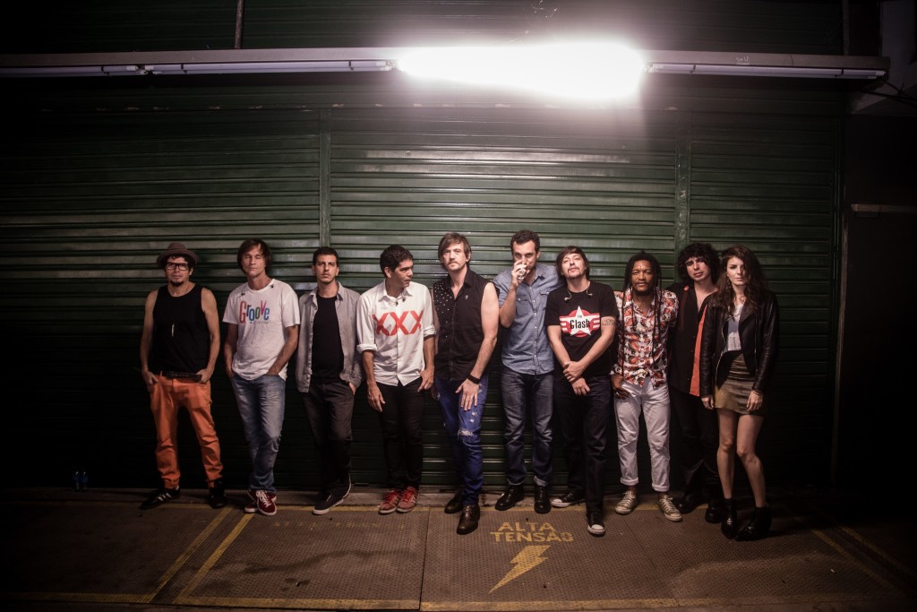 O encontro das bandas Legião Urbana, Mundo Livre SA e os convidados Canibal, Marina Franco e Jonnata Doll (Crédito: Kelvin Andrade)