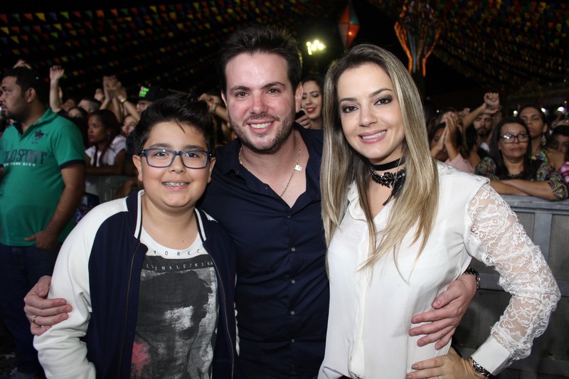 Fernanda Costa, Guilherme Toscano e o pequeno João Guilherme (Crédito: Juelayne Gondim)