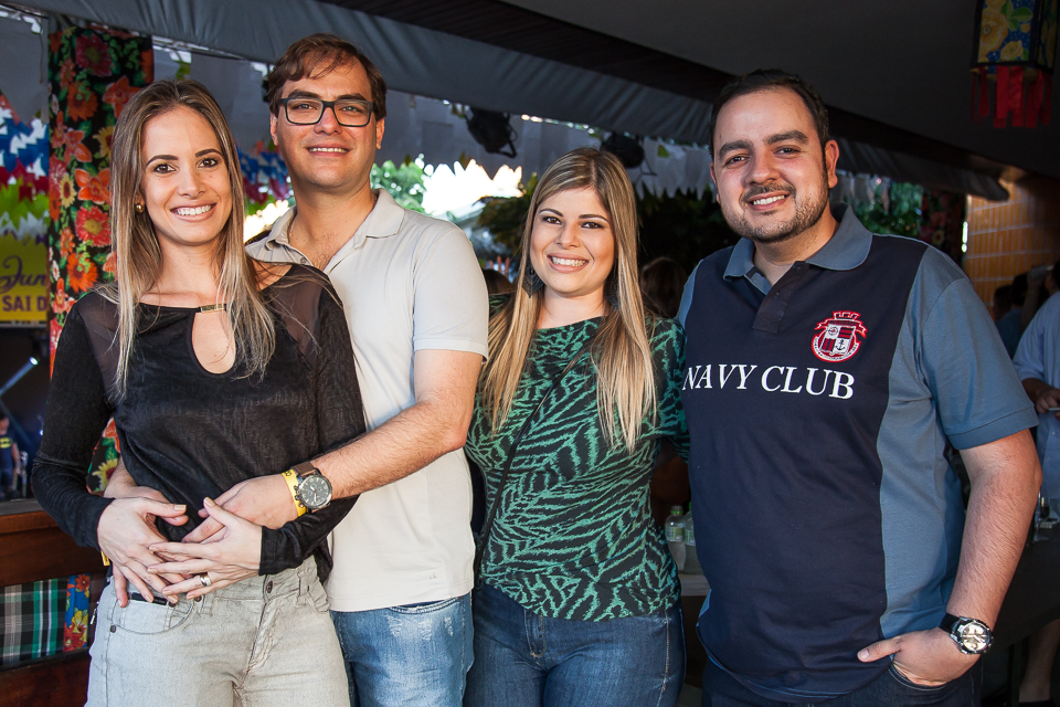 Paula Aragão e André Melo Gomes, Bárbara Aragão e Hélio Junior (Crédito: Jorge Farias)