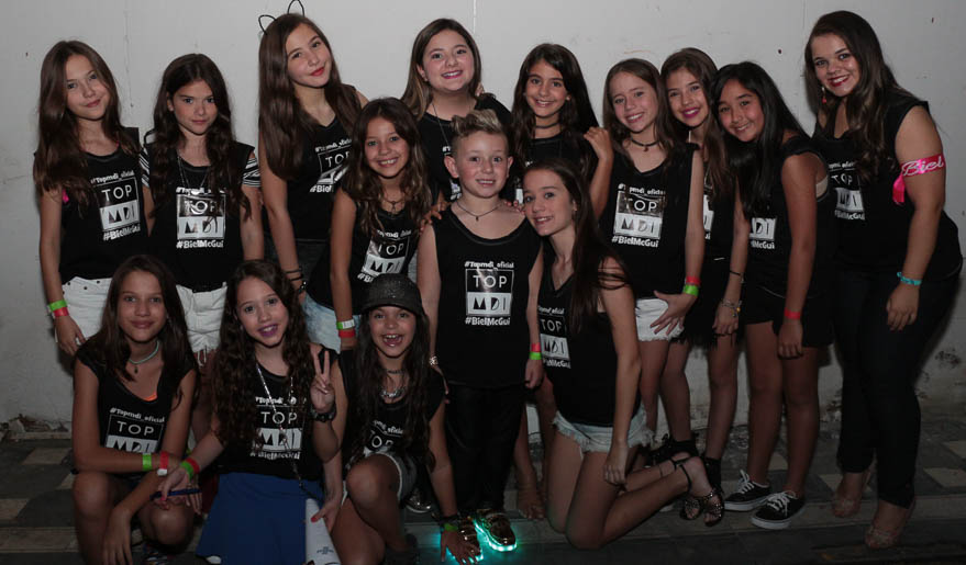 Turma de blogueiros teens que marcou presença (Crédito: Max Branco)