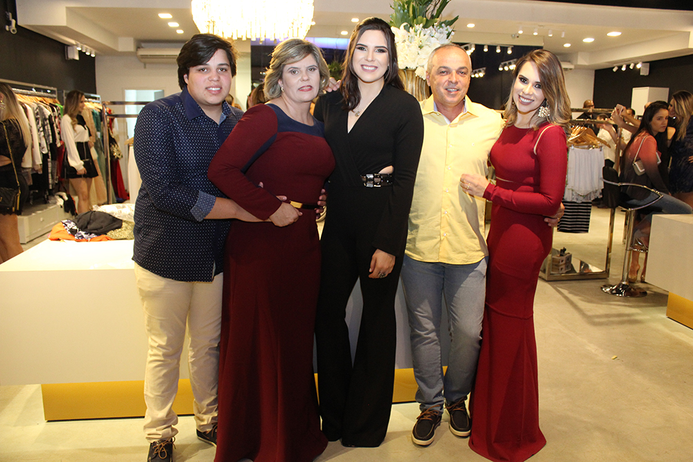 A família Peixoto: Felipe, Edna, Mariana, Marcelo e Marcela (Crédito: Juelayne Gondim)