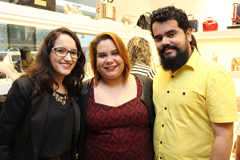 Dulce, Camila Vasconcelos e José Mahon (Crédito: Juelayne Gondim)