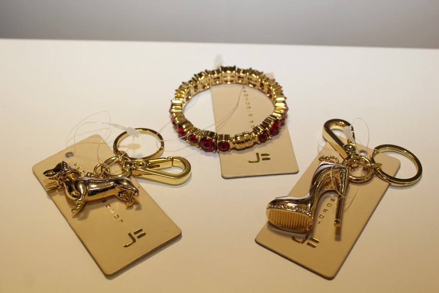 Chaveiros (R$ 149 a 169) Pulseira (R$ 199) (Crédito: Juelayne Gondim)