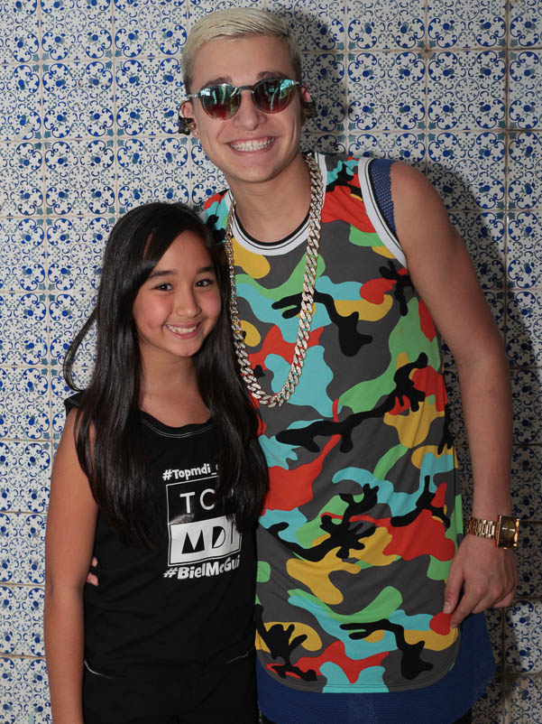 Gui e fã mirim Nina Vangelino (Crédito: Max Branco)