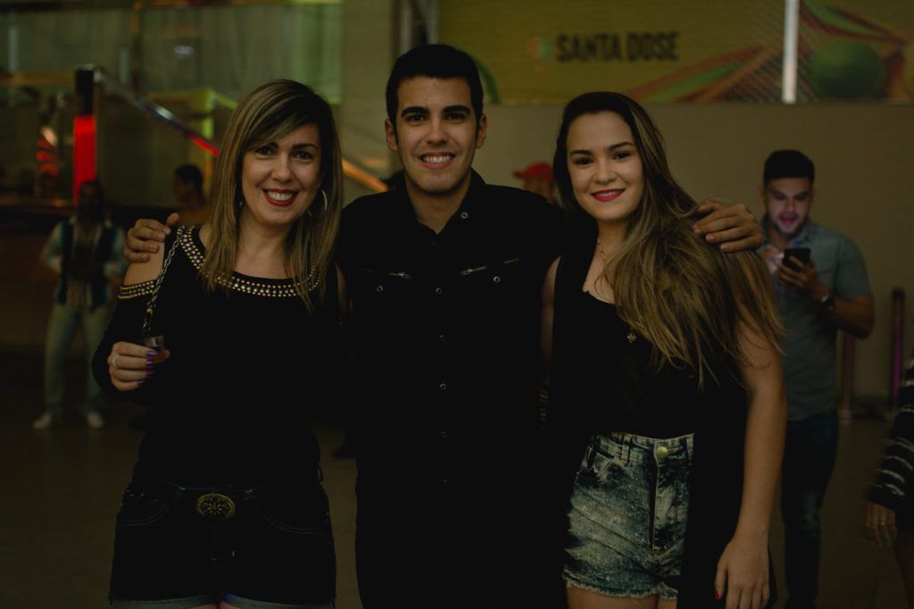 André com Adriana Cavalcanti e Niedja Viana (Luan Mateus/ Vagalume Comunicação)
