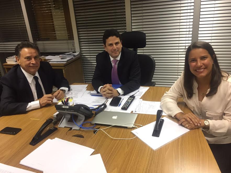 Raquel no gabinete de Bruno Araújo (Crédito: Divulgação)