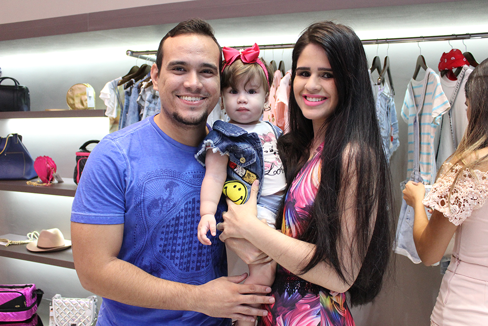 Renan Gih e a pequena Louise (Crédito: Juelayne Gondim)