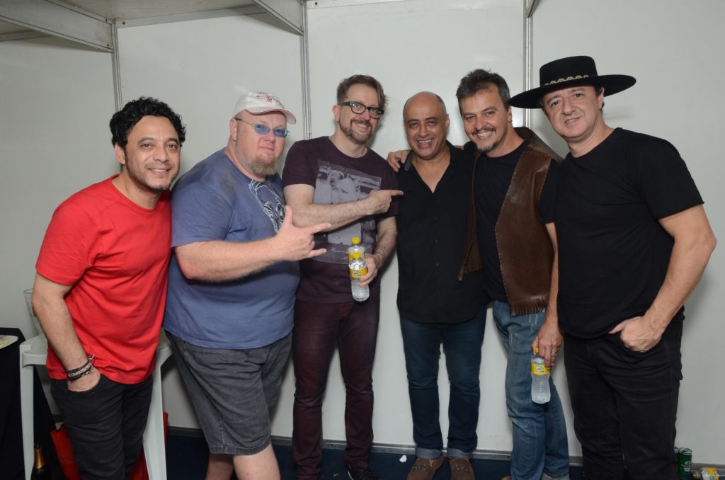 Tito Livio com a banda Nenhum de Nós (Crédito: Gil Alves)