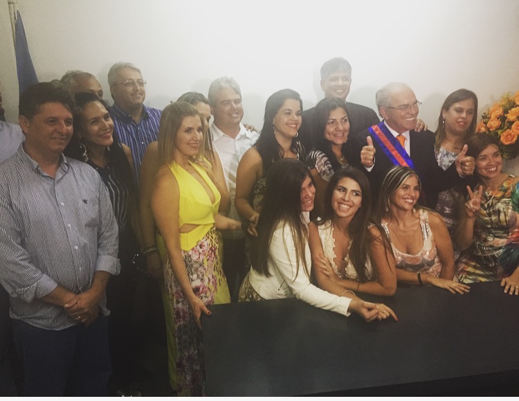 Familiares, eleitores e apoiadores reunidos para o registro (Crédito: Divulgação)