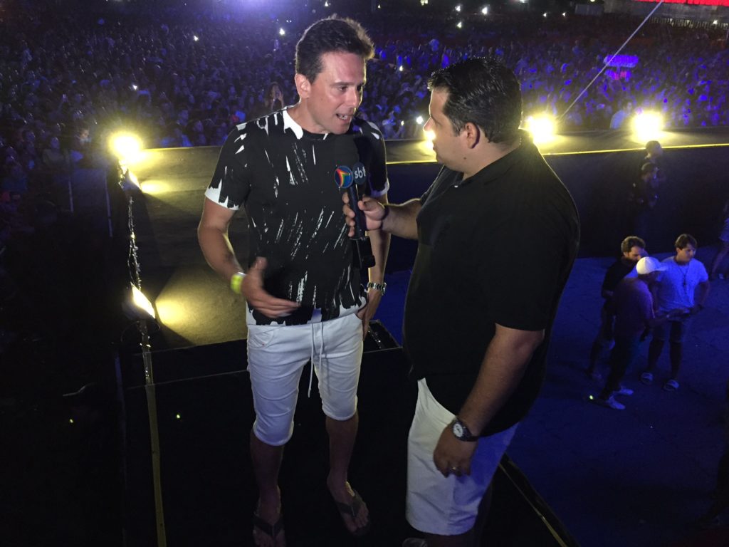 Thiago Lagos entrevistando Augusto Acioli (Crédito: Bruno Brandão)