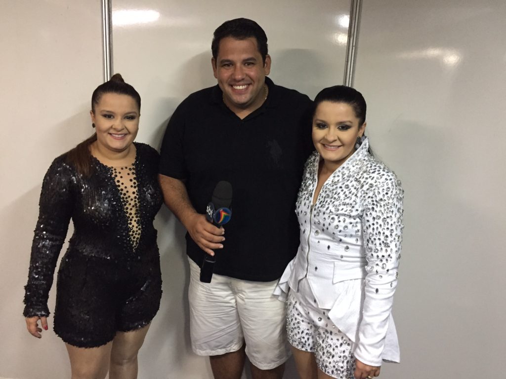 Thiago com Maiara e Maraísa (Crédito: Bruno Brandão)