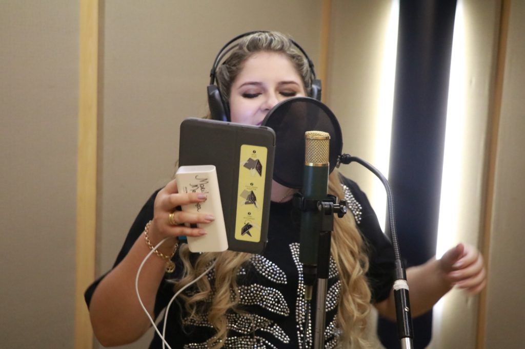 Marília gravando (Crédito: Fred Pontes)