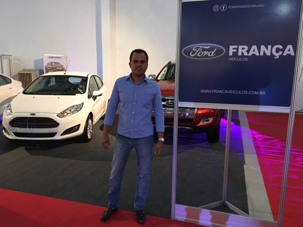 Izaildo Santana, gerente de vendas da concessionária França Veículos, revendedora Ford em Caruaru  (Crédito: Thiago Lagos)