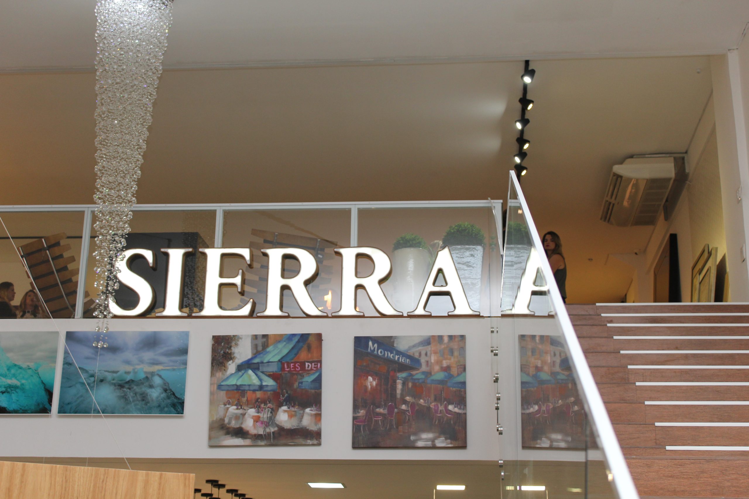 Universidade da Casa inaugura o espaço Sierra Móveis