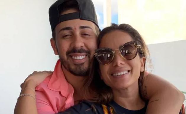 Anitta e Simone entre as madrinhas do casamento de Carlinhos Maia