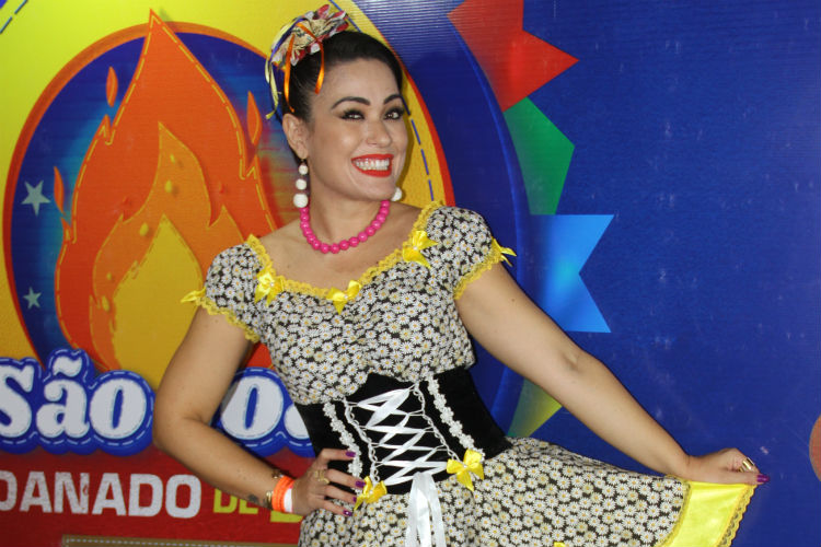 Confira os looks que desfilaram pelos camarotes na noite de sábado (1º)
