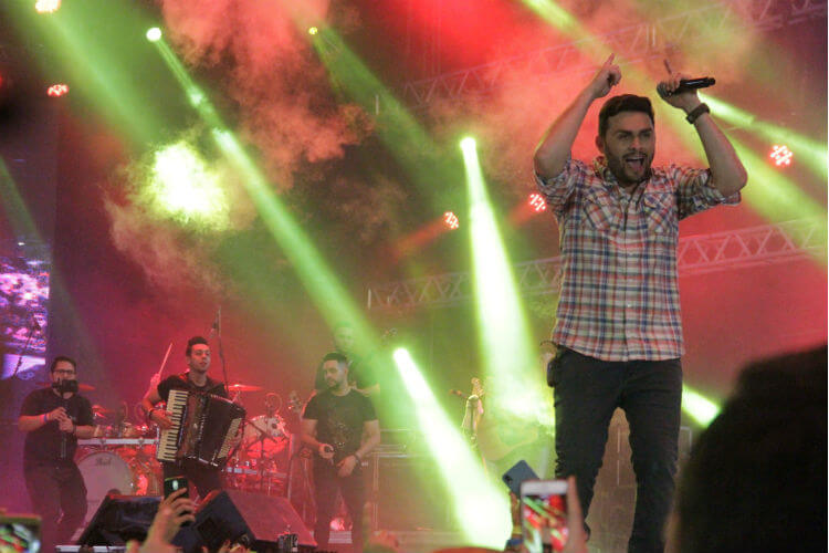 Show de Mano Walter é marcado por sucessos e muita emoção