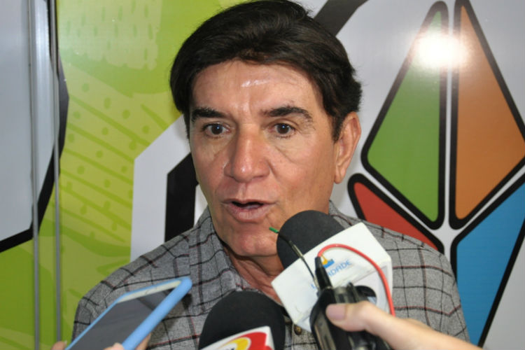 Totonho fala da alegria de cantar no São João de Caruaru