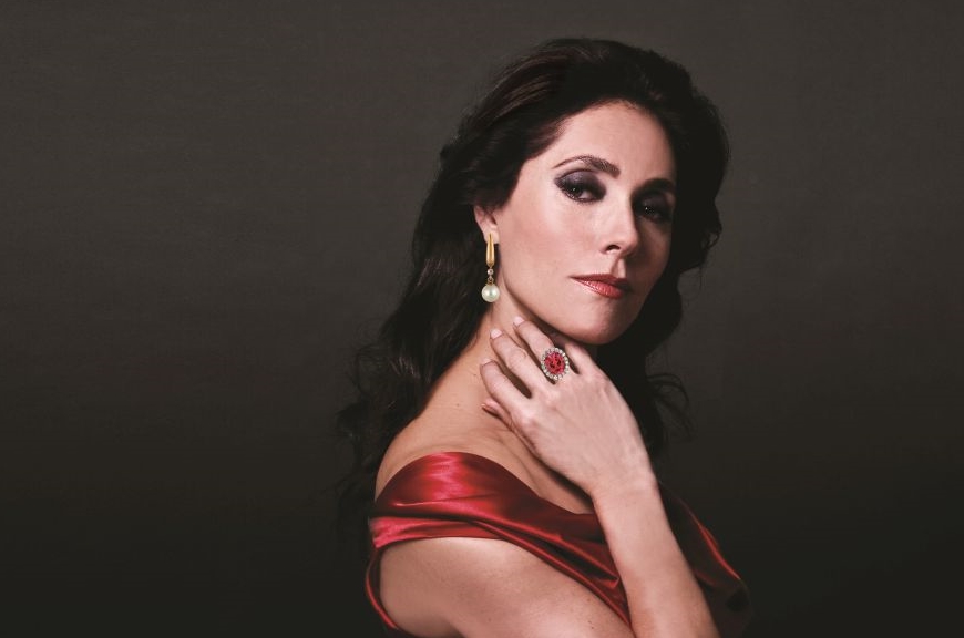 Christiane Torloni apresenta espetáculo no Recife