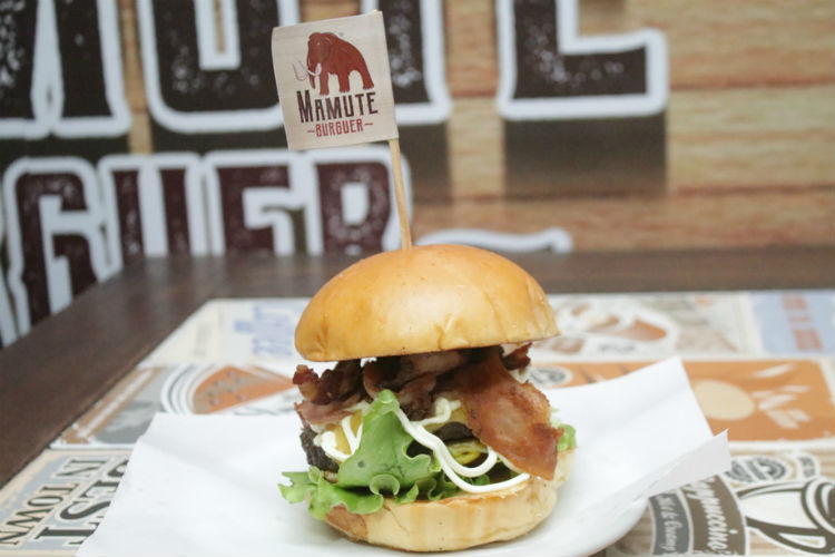 Mamute Burguer comemora dois anos com festa