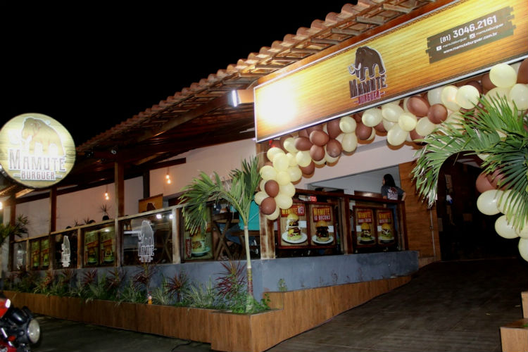 Mamute Burguer comemora dois anos com festa