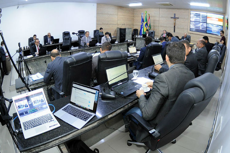 Hambúrguer e calabresa da marca Tony foram lançados na Super Mix