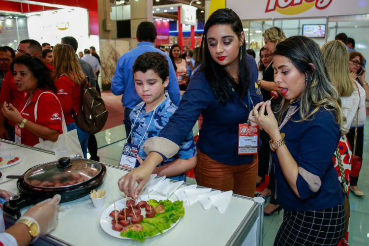 Hambúrguer e calabresa da marca Tony foram lançados na Super Mix