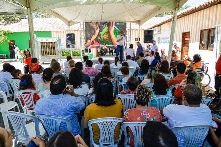 Cris Lemos celebra 10 anos da CiS Joias
