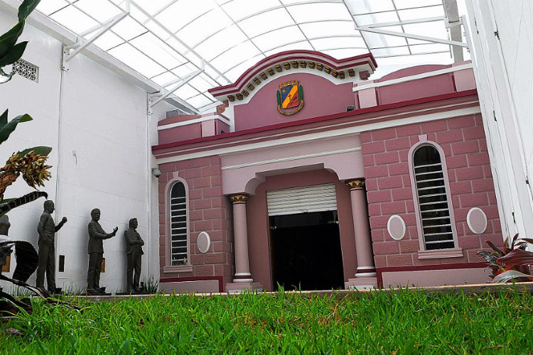 Representantes da Prefeitura de Caruaru e da Fundarpe fazem visita técnica na Casa Museu Mestre Vitalino