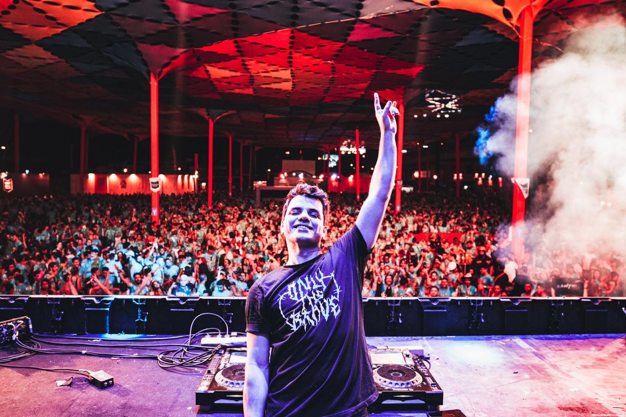 DJ Santti agitou prévia no Recife
