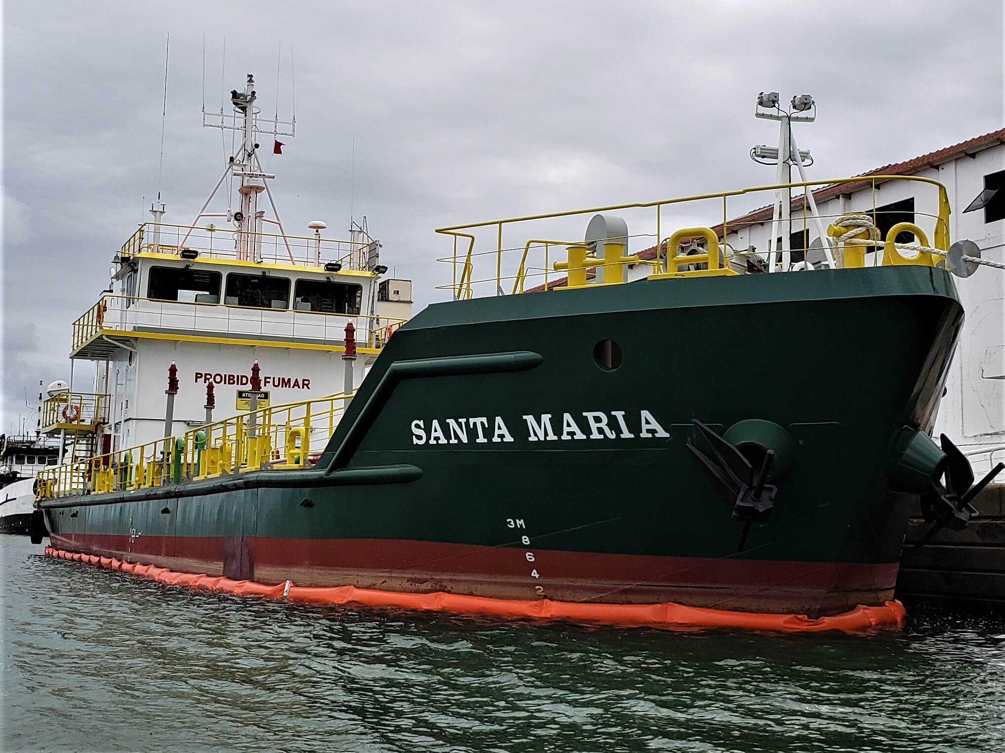Navio ecológico faz sua primeira viagem a Fernando de Noronha